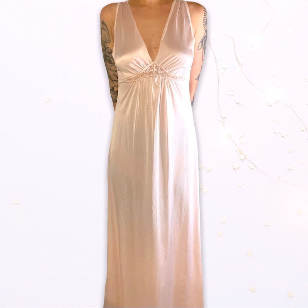 VTG (34) Pastel Pink Floor Length Nightie